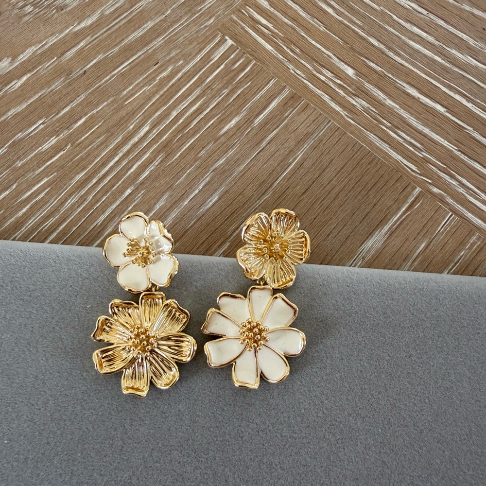 Chic Floral Gold and Cream Earrings